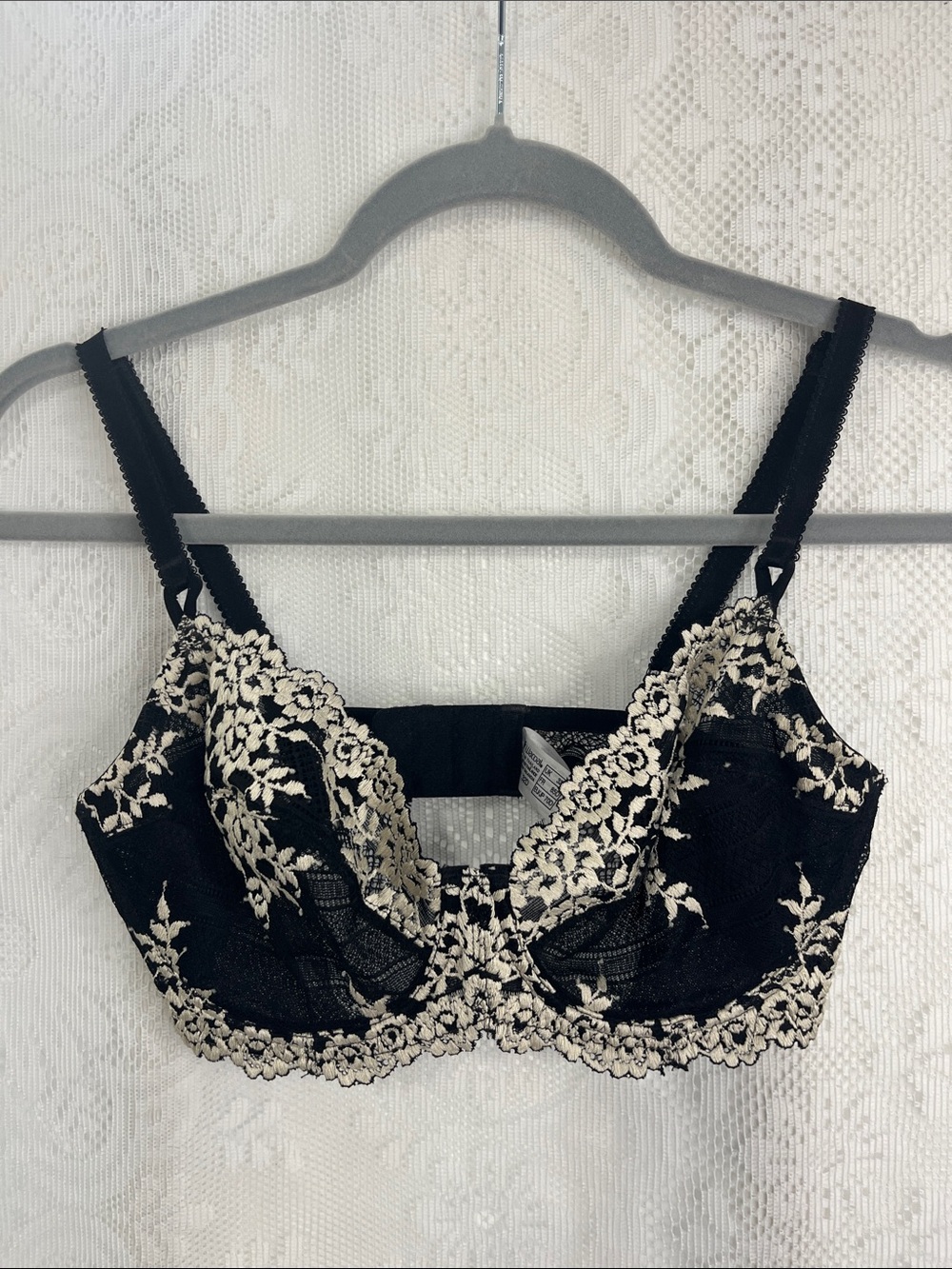 Wacoal Black Lace Underwire Bra with Cream Floral Appliqué 32D